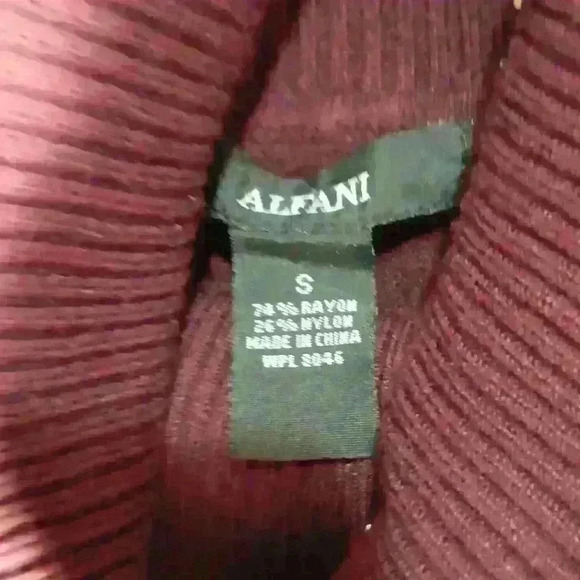 Alfani wine color superoversized size S with gold buttons - Picture 2 of 4